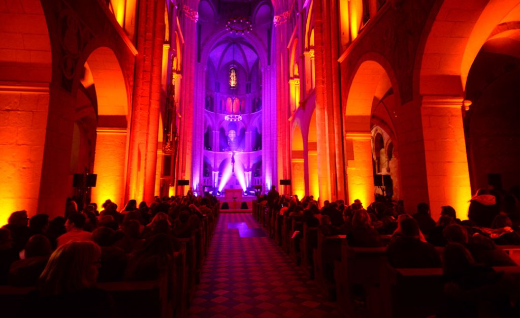 Lichtinstallation im Dom zu Limburg Lichtinstallation im Dom zu Limburg